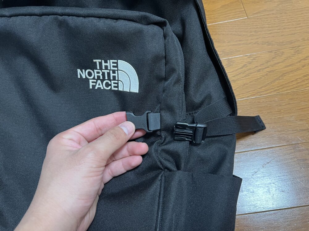 フォルムを絞るためのバックル