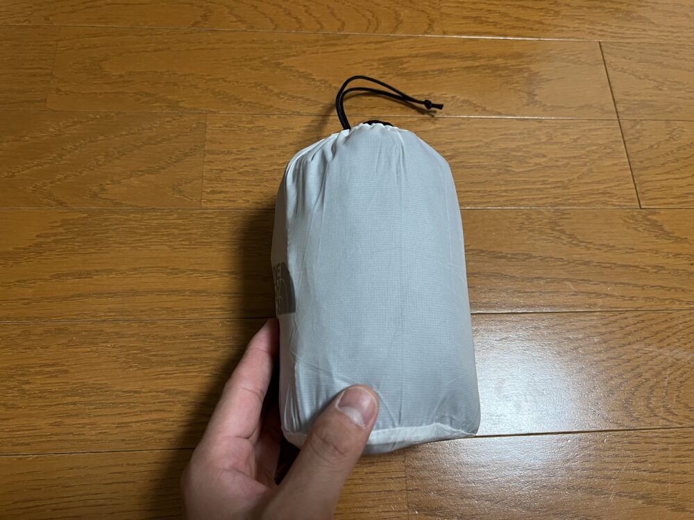 コンパクトアノラック収納時
