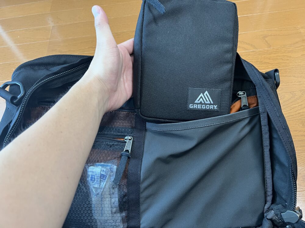 付属のポーチを収納