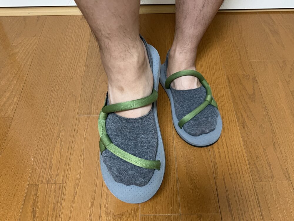 ソックオンサンダル(靴下を履いて)