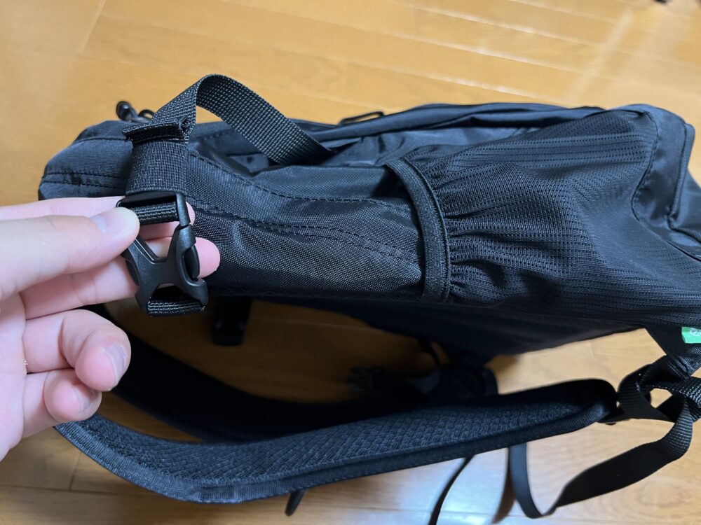 サイドのバックル