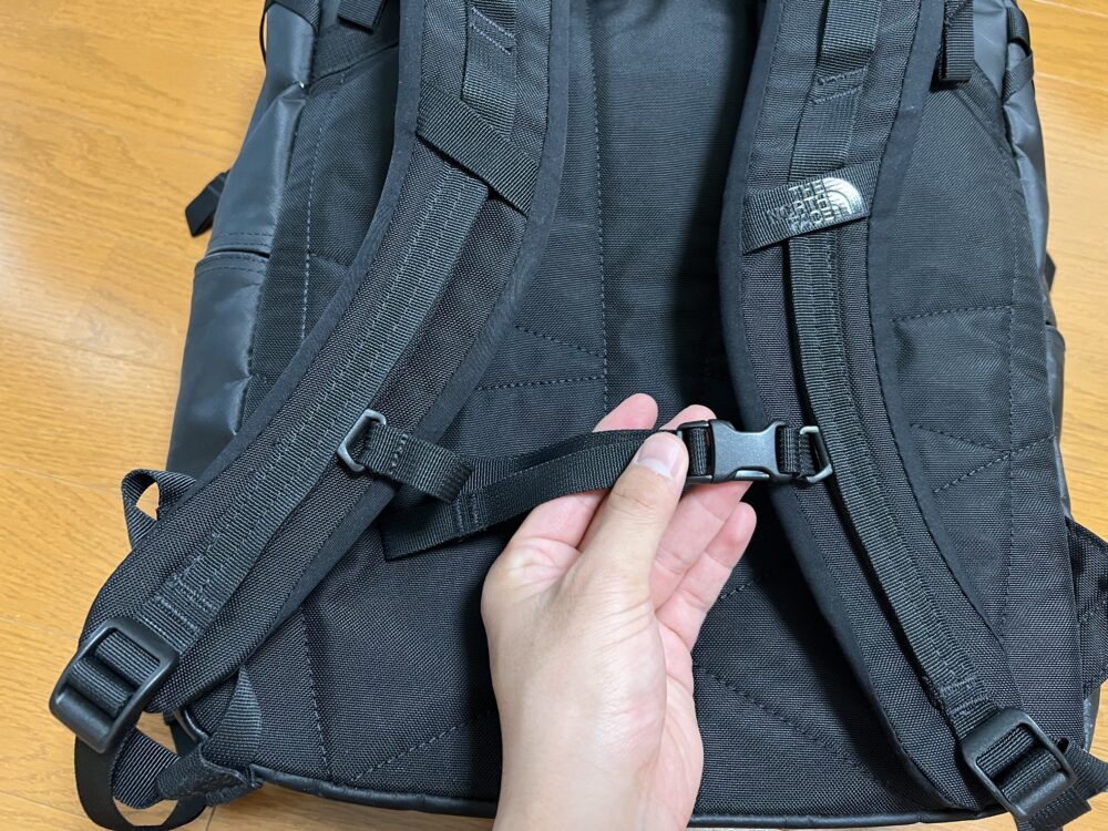 BCヒューズボックスのショルダーハーネス