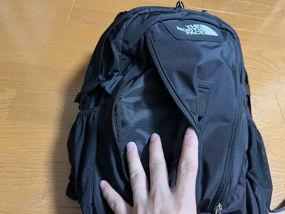 フロントポケット（左）