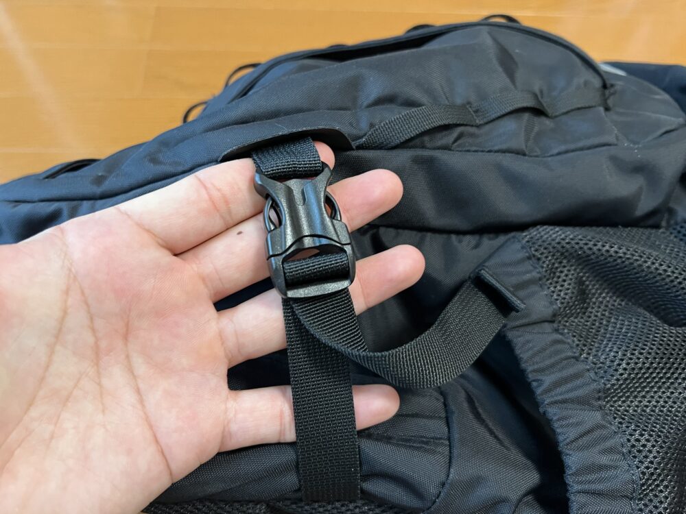 サイドのバックル