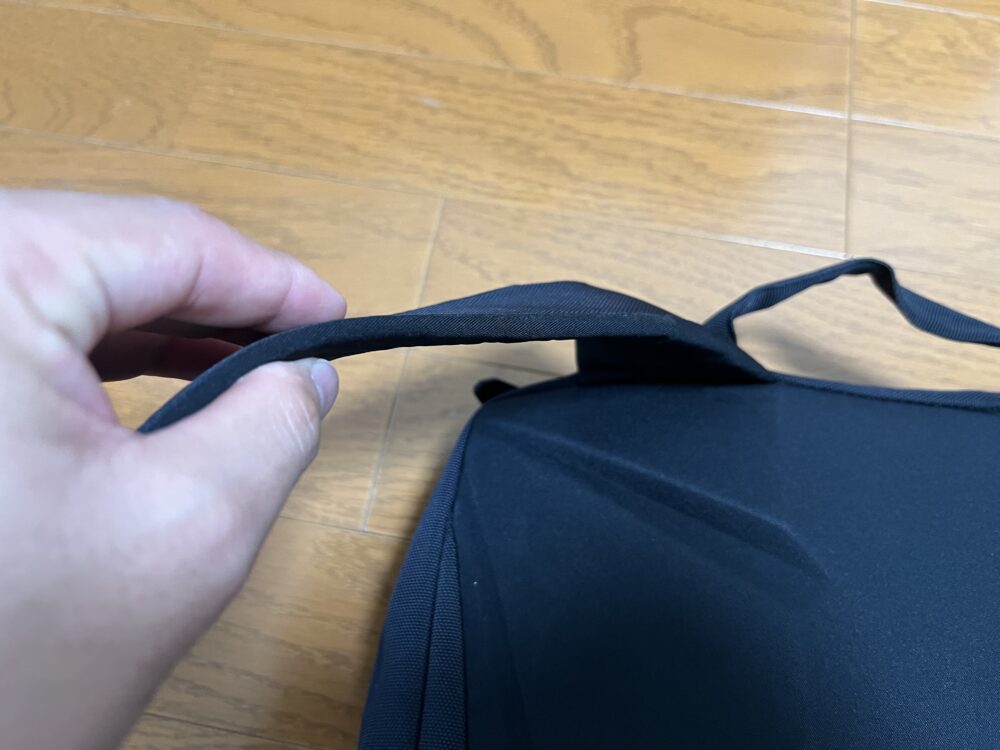 ショルダーハーネスの厚み