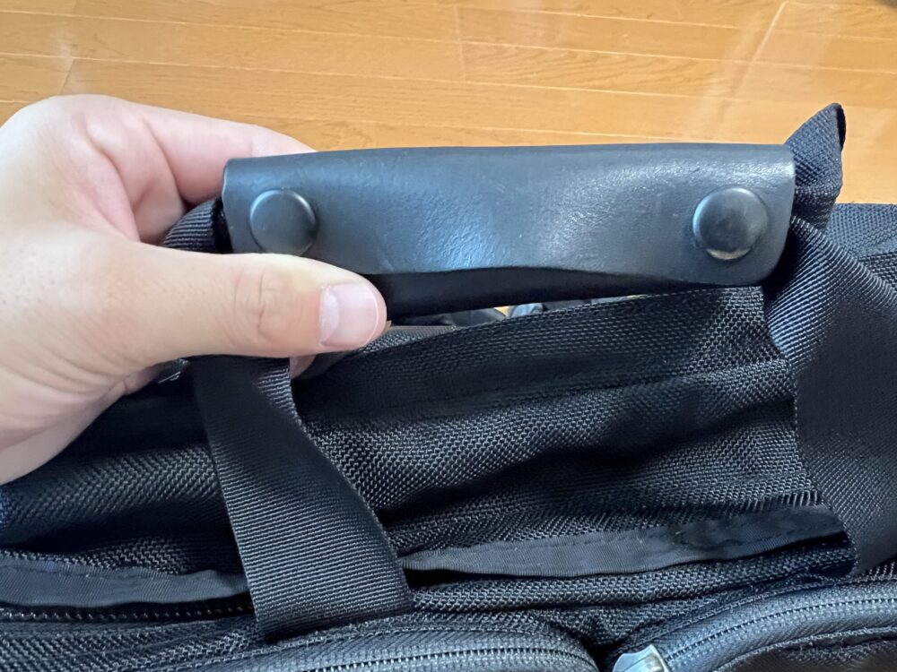 ビジネスバックとして使用時の持ち手