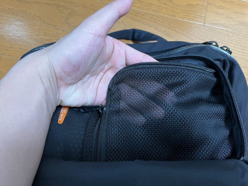 メッシュのジッパー付きスペース
