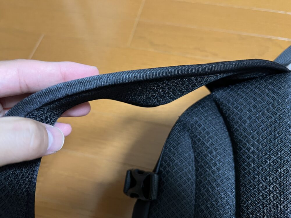 ショルダーハーネスの厚み