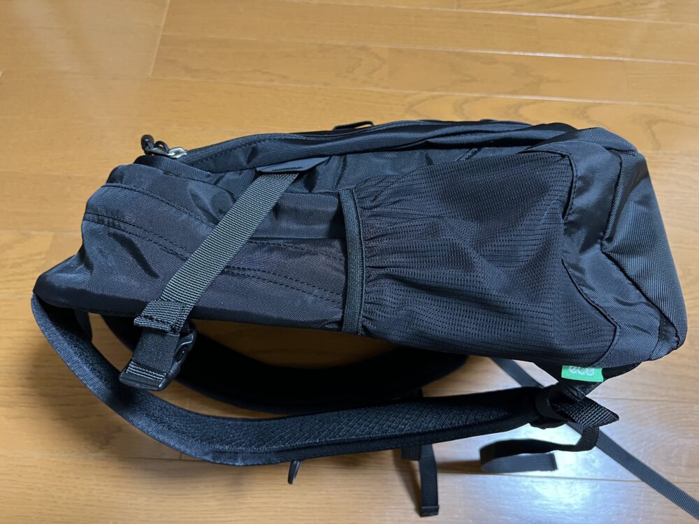 側面にかけて広がっていく形状