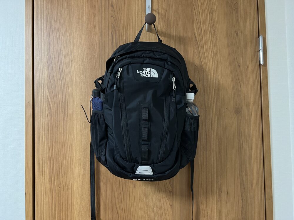 両方のサイドポケットに荷物