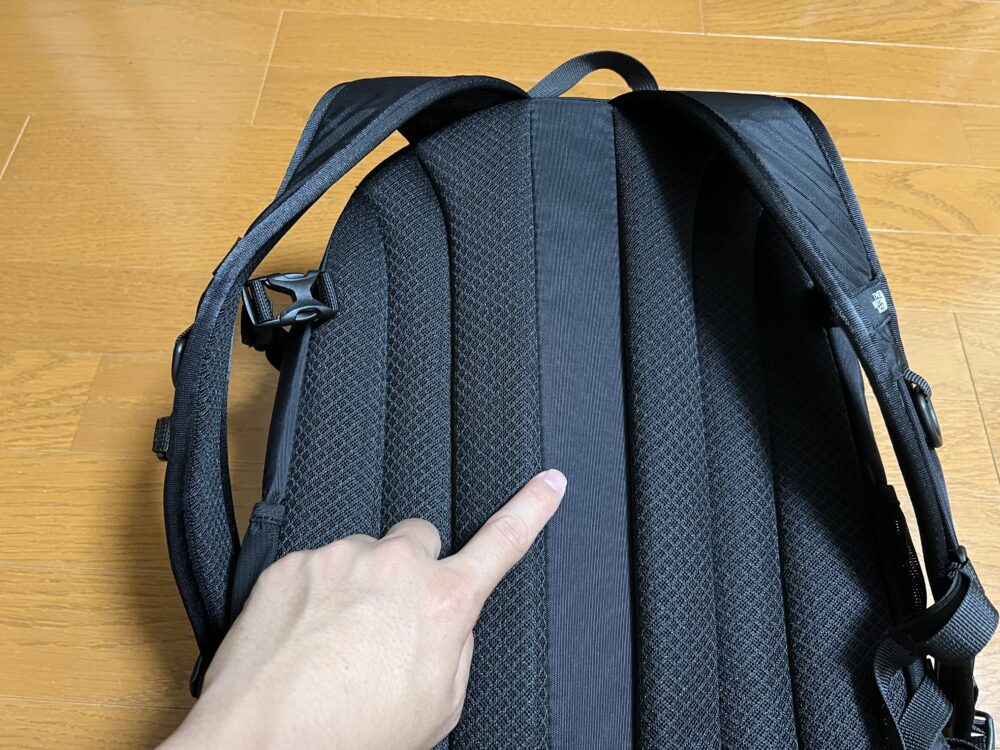 背面のクッションの溝