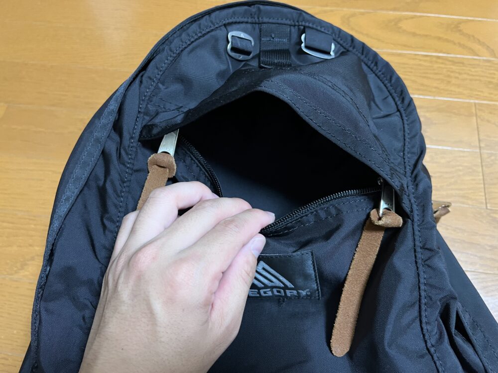 フロントポケット