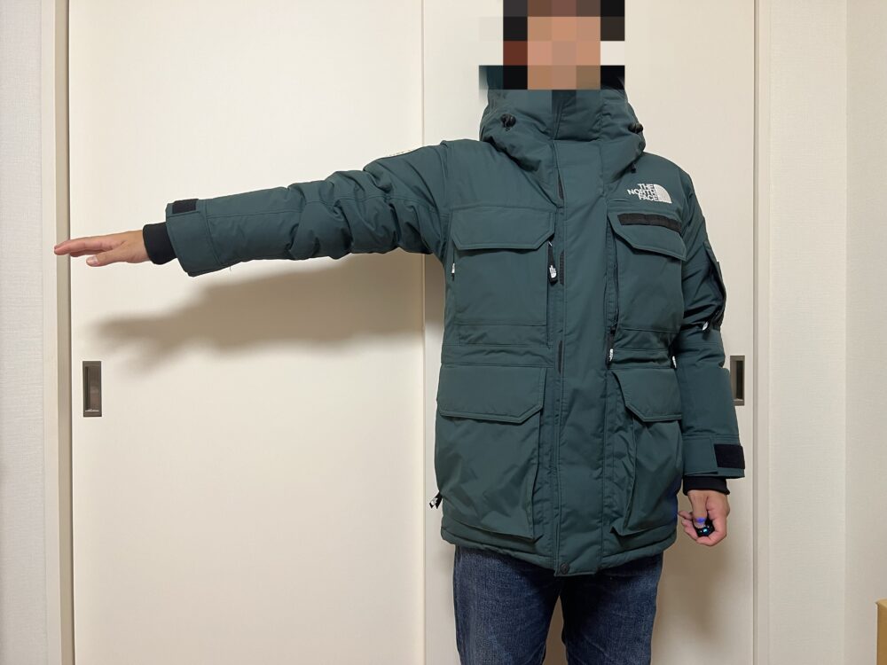 正面 Sサイズ着用 腕を開いて