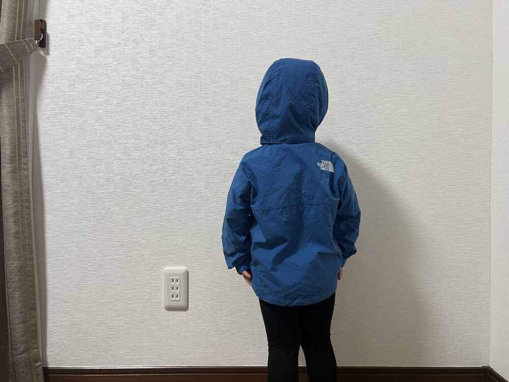 フード着用時 背面