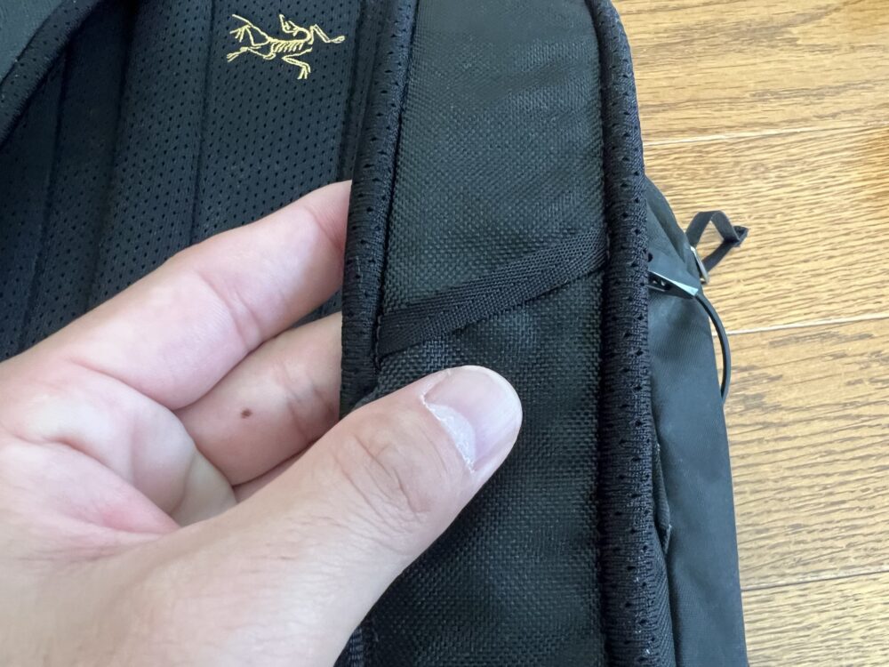 サングラスホルダー