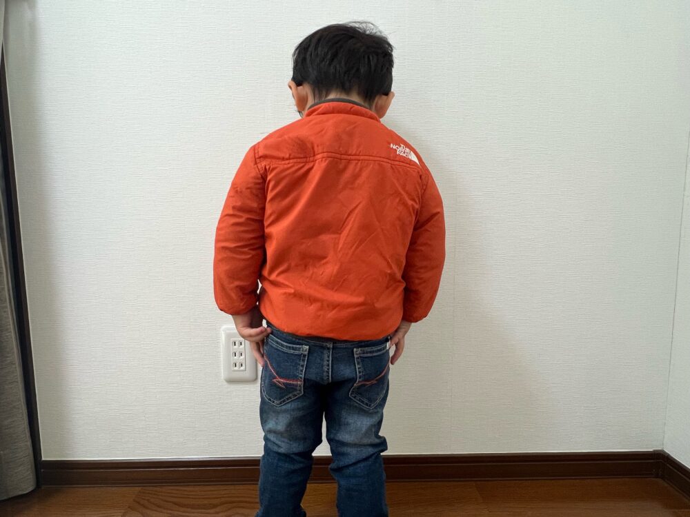 ●身長90㎝，体重13㎏ 80cmサイズ着用　背面