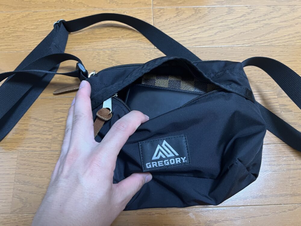 フロントのジッパー
