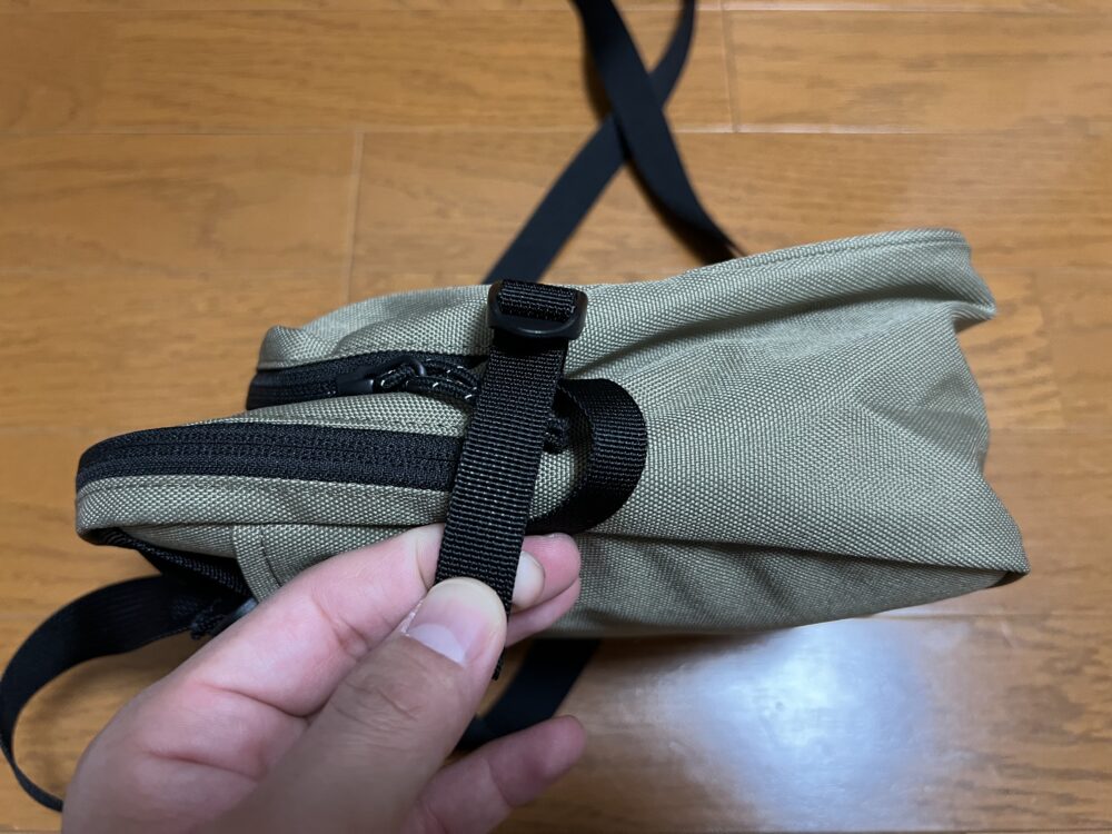 シリーズにあるバックル