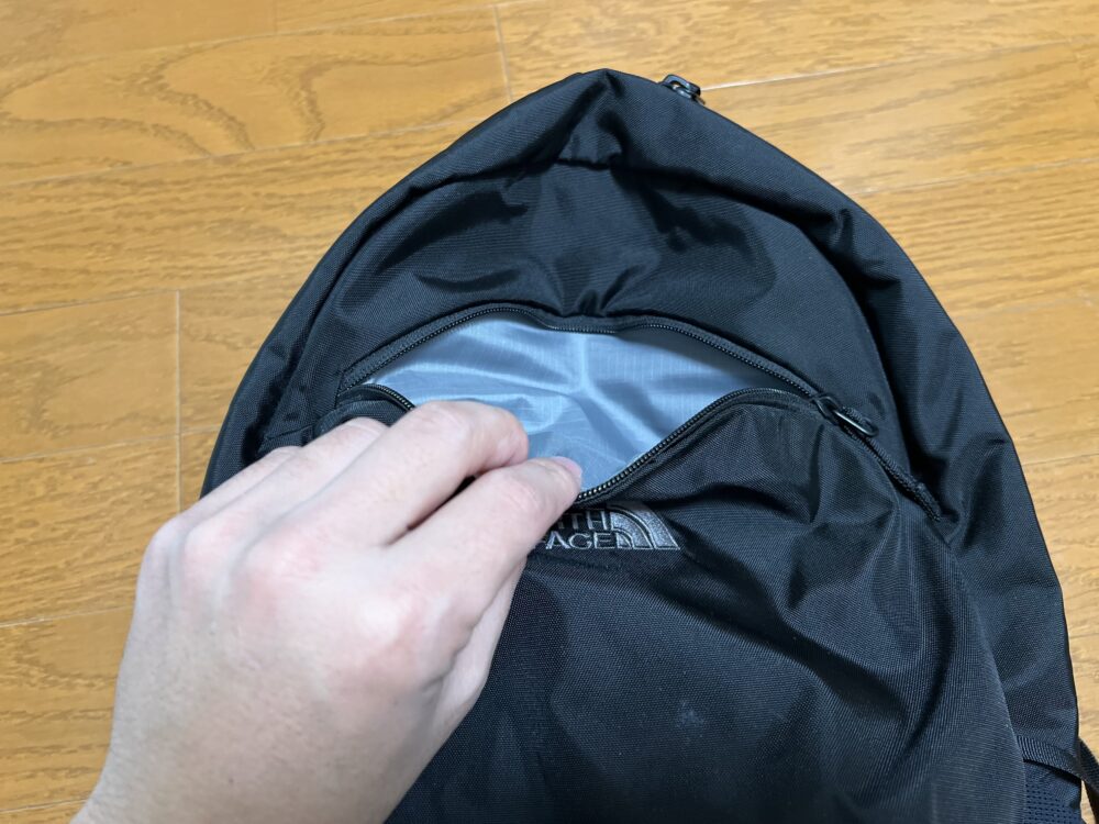 フロントポケット