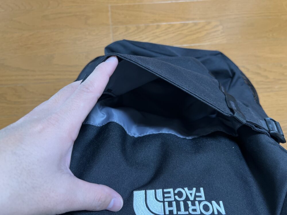 フロントポケットより上のポケット