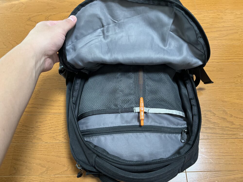 フロントポケット