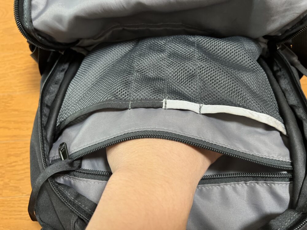 手首まで入る深さ