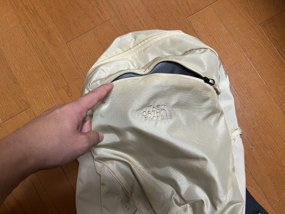 フロントポケット