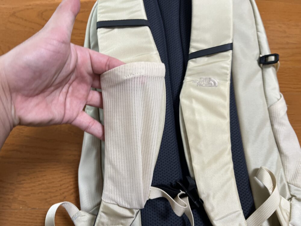 ショルダーハーネスの収納