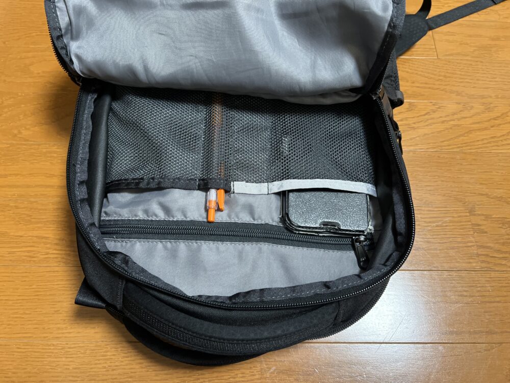 フロントポケット