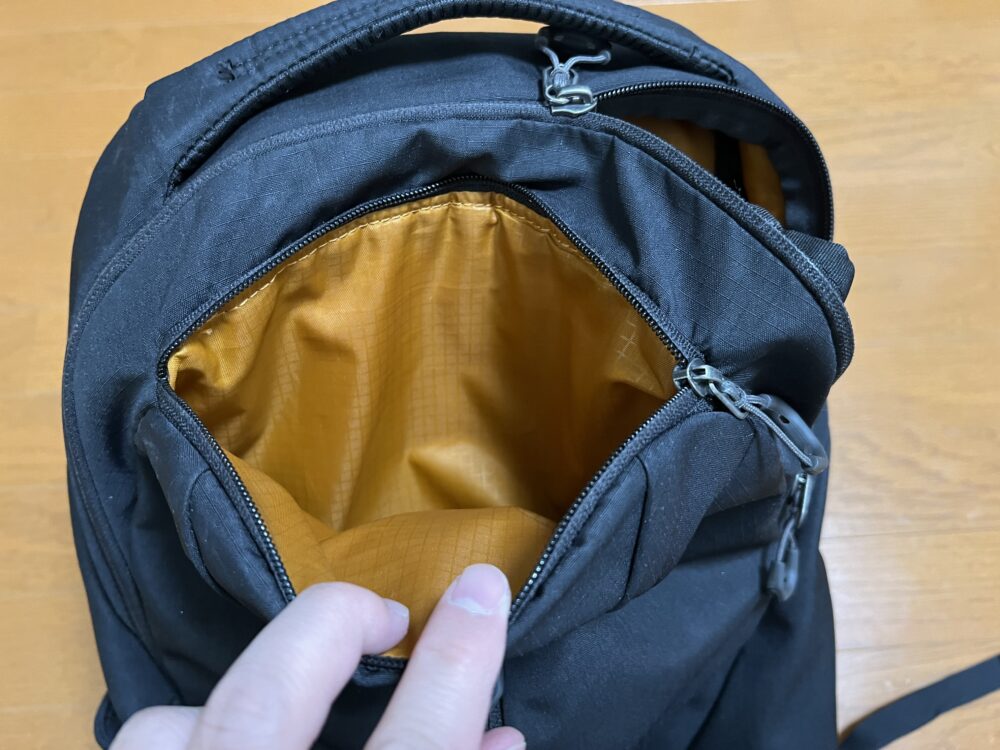 上部のポケット