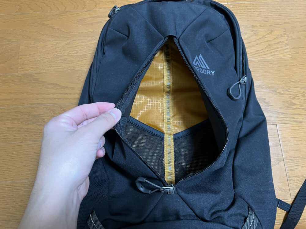 フロントポケット