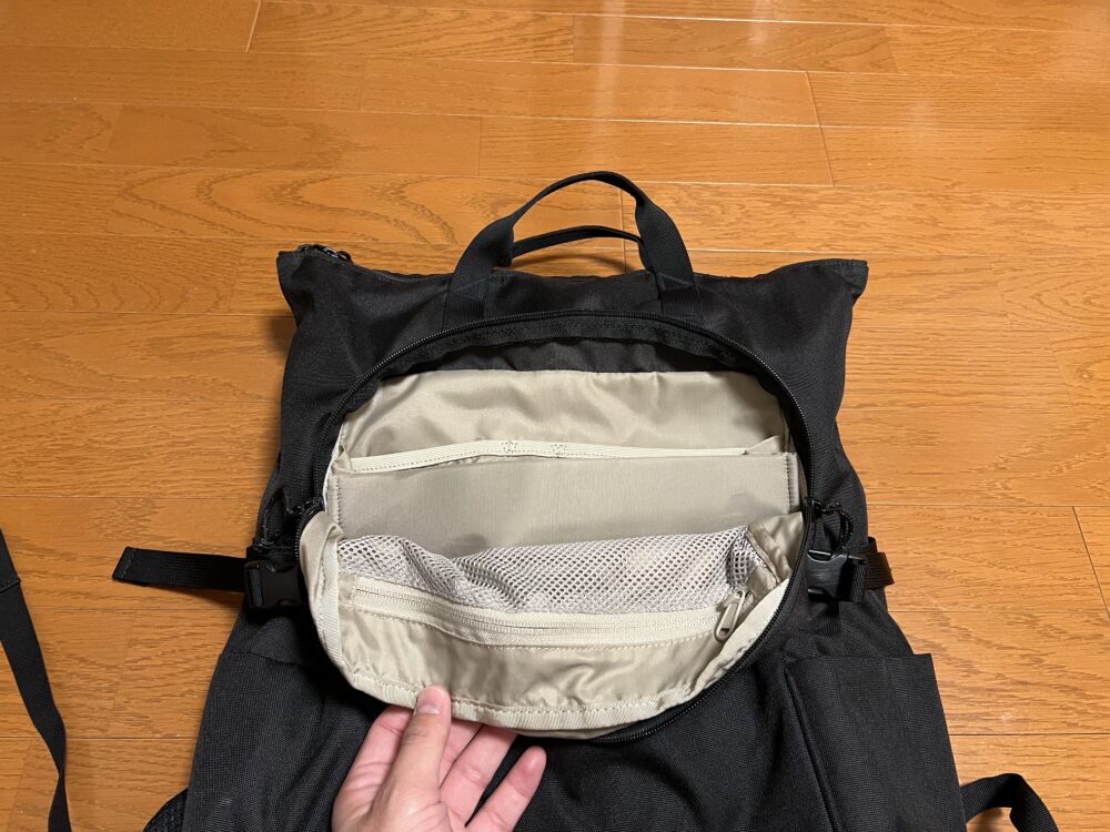 フロントポケット