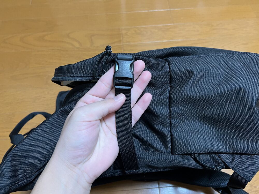サイドのバックル