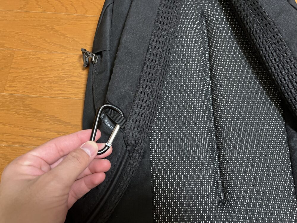 サングラスホルダー