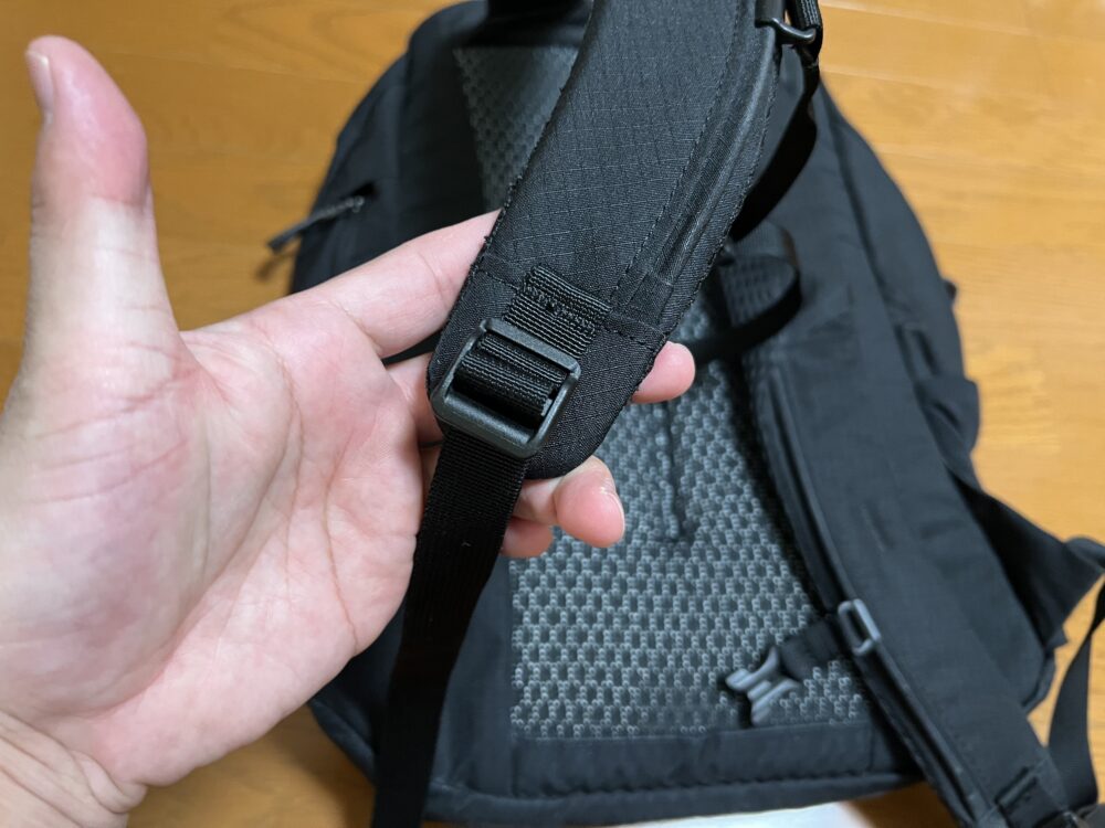 ショルダーハーネス調節バックル