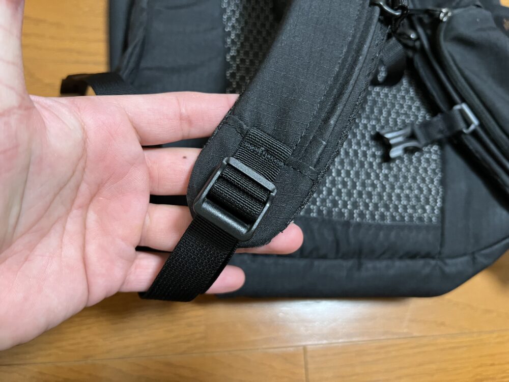 ショルダーハーネス調節バックル