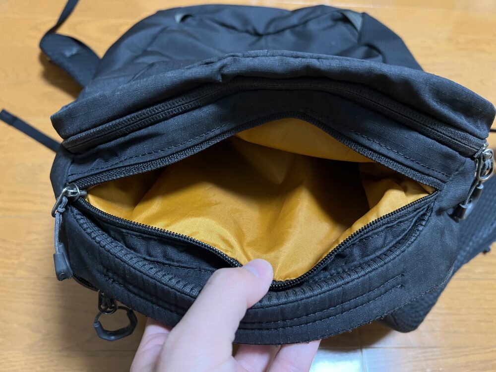 上部のポケット