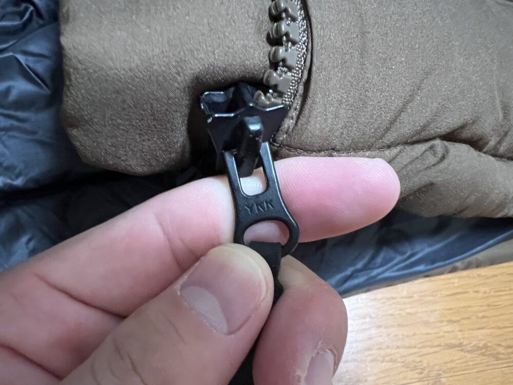ジッパーはYKK