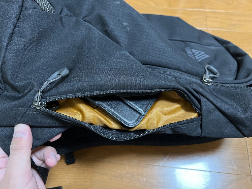 iphoneもスッポリ