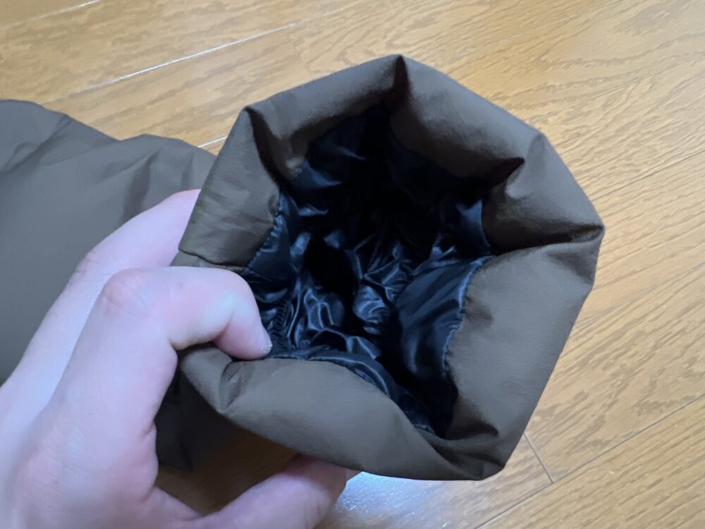 手首までダウンがギッシリ