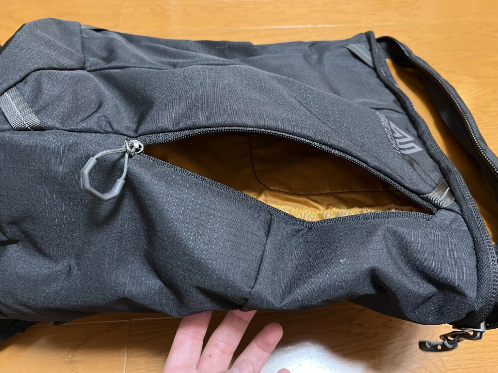 フロントポケット