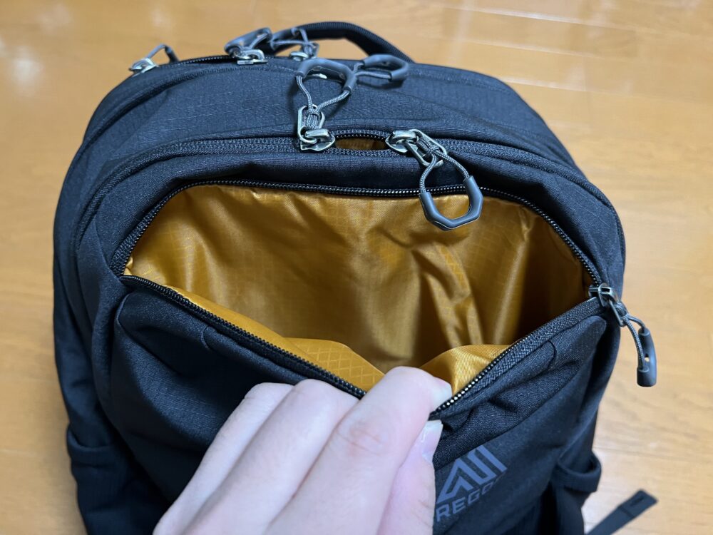 上部のポケット