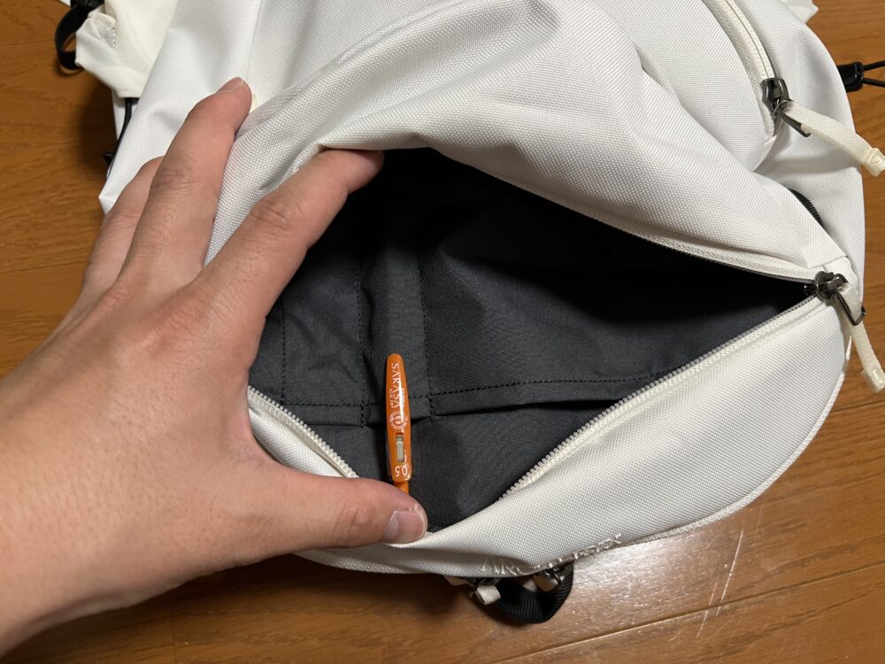 上部のポケット