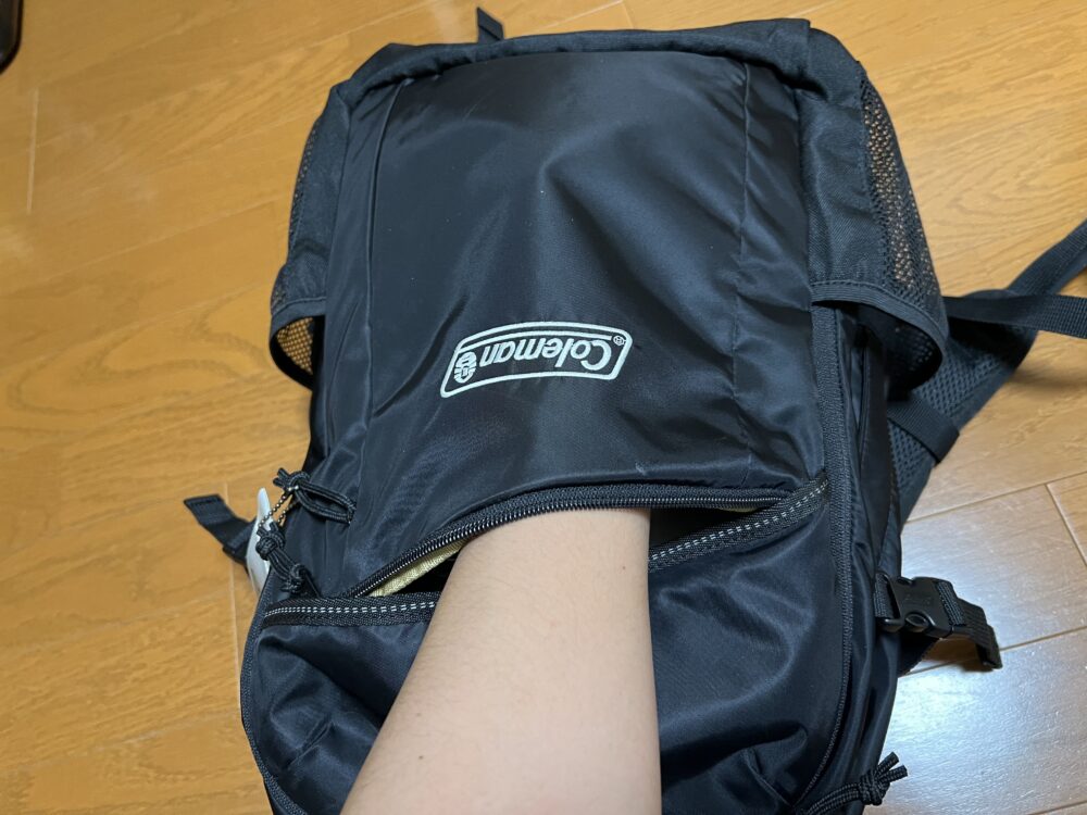 上からアクセスするフロントポケット