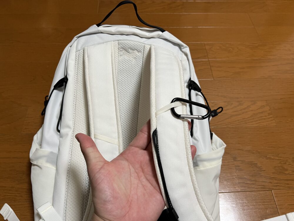 サングラスホルダー