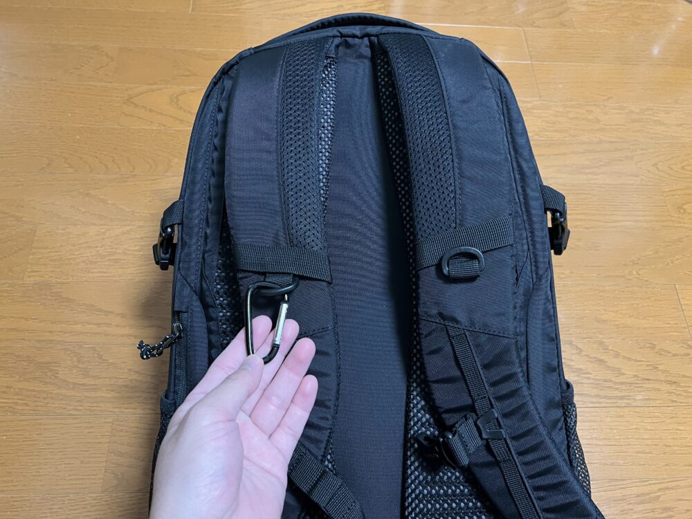 リングとサングラスホルダー