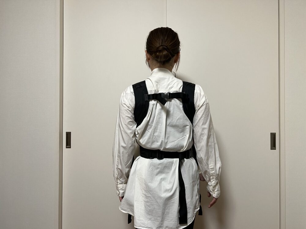 ポケッタブルベビーキャリア使用のイメージ(背面)