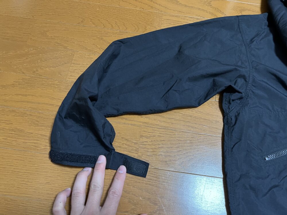 袖のベルクロ