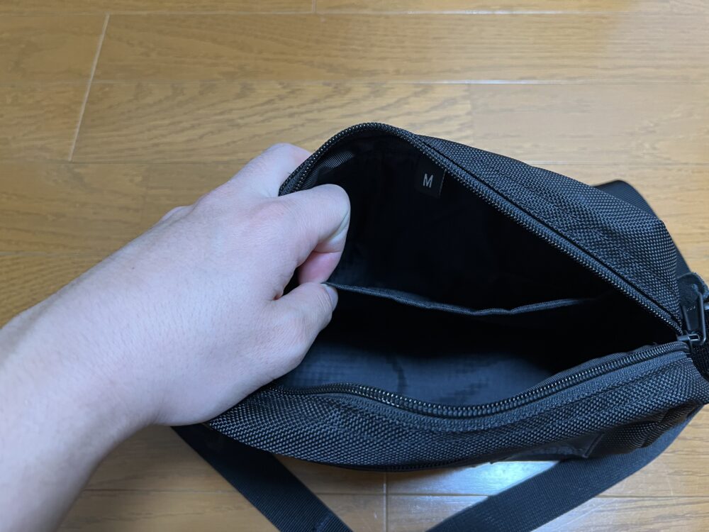 メインコンパートメントの仕切り