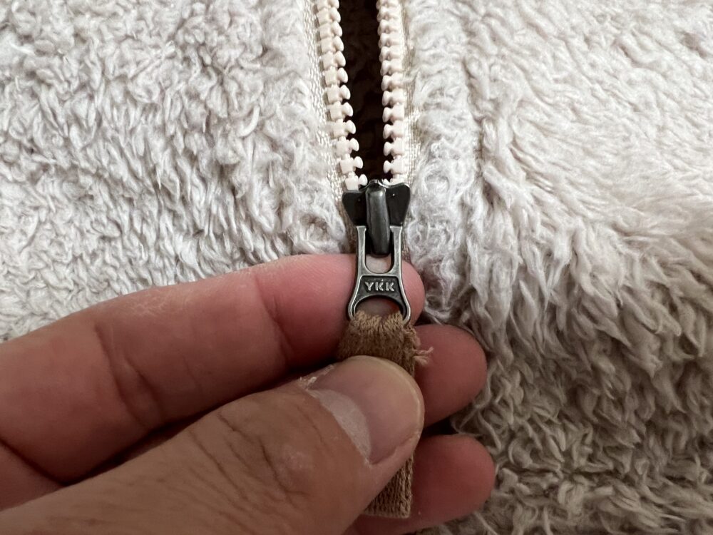 ジッパーはYKK